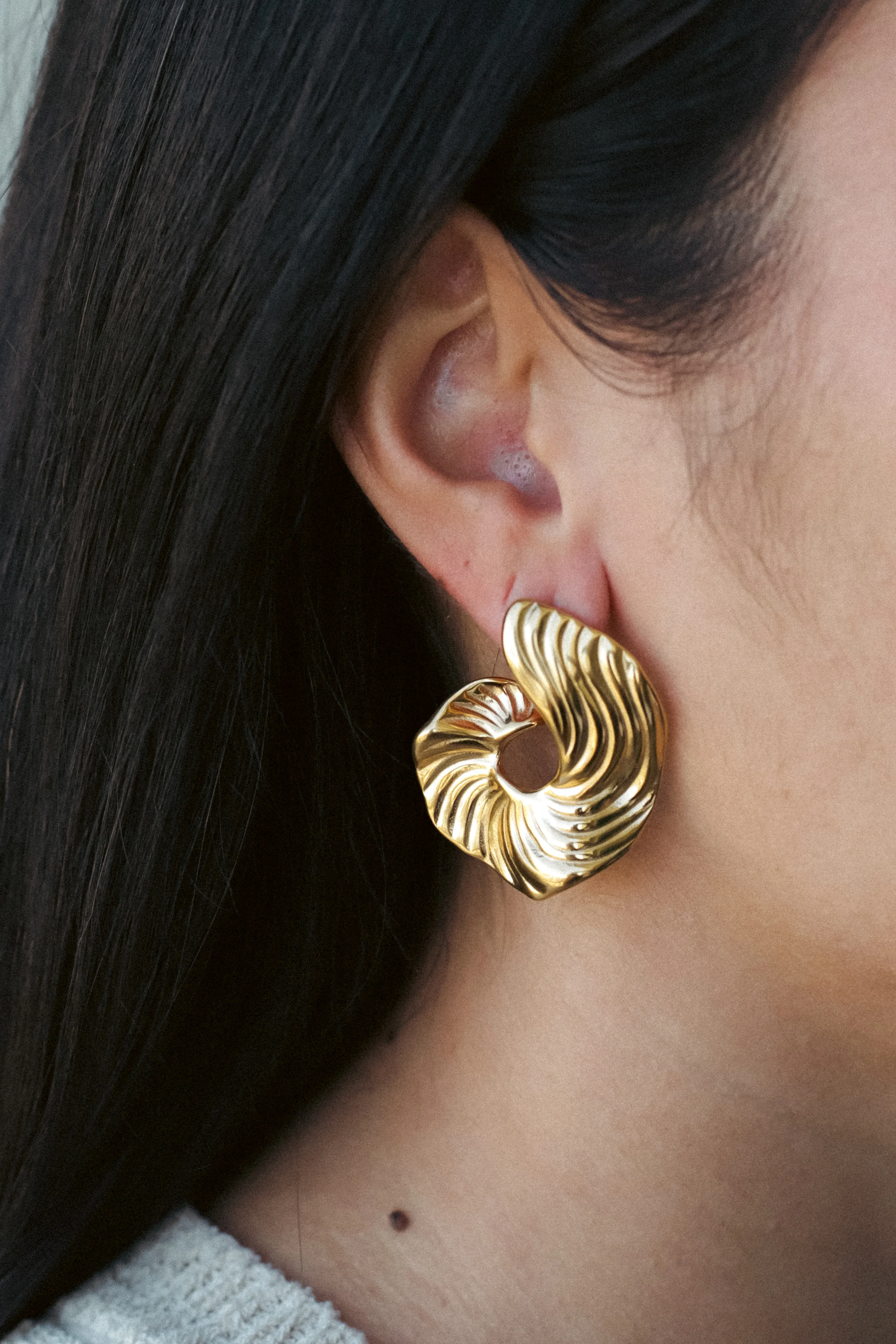 FLOWING SWIRL HOOPS. - Image 5