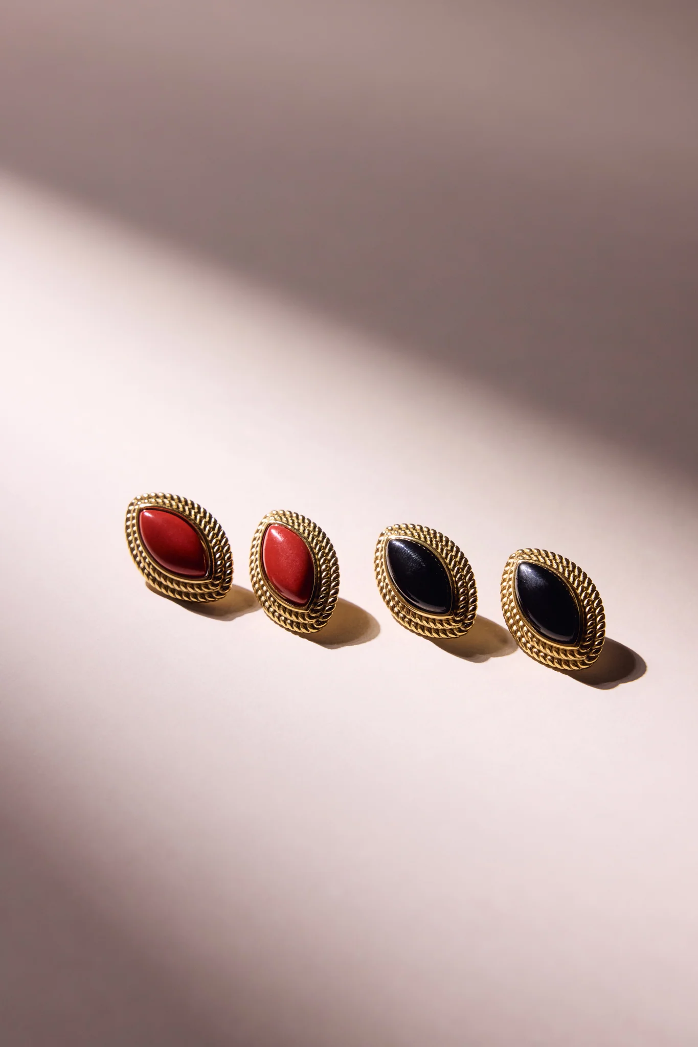 OVAL. - Image 5