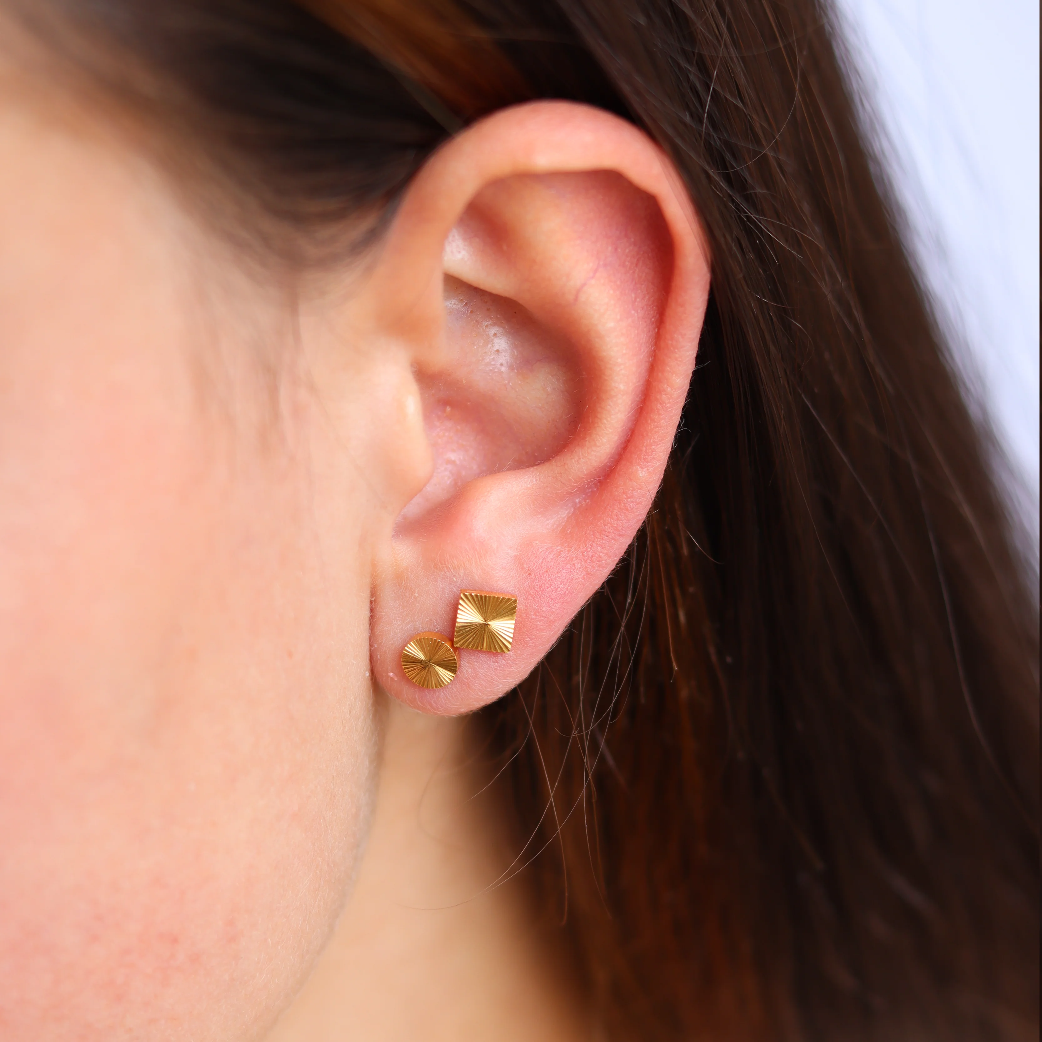 ROUND STUDS. - Image 3