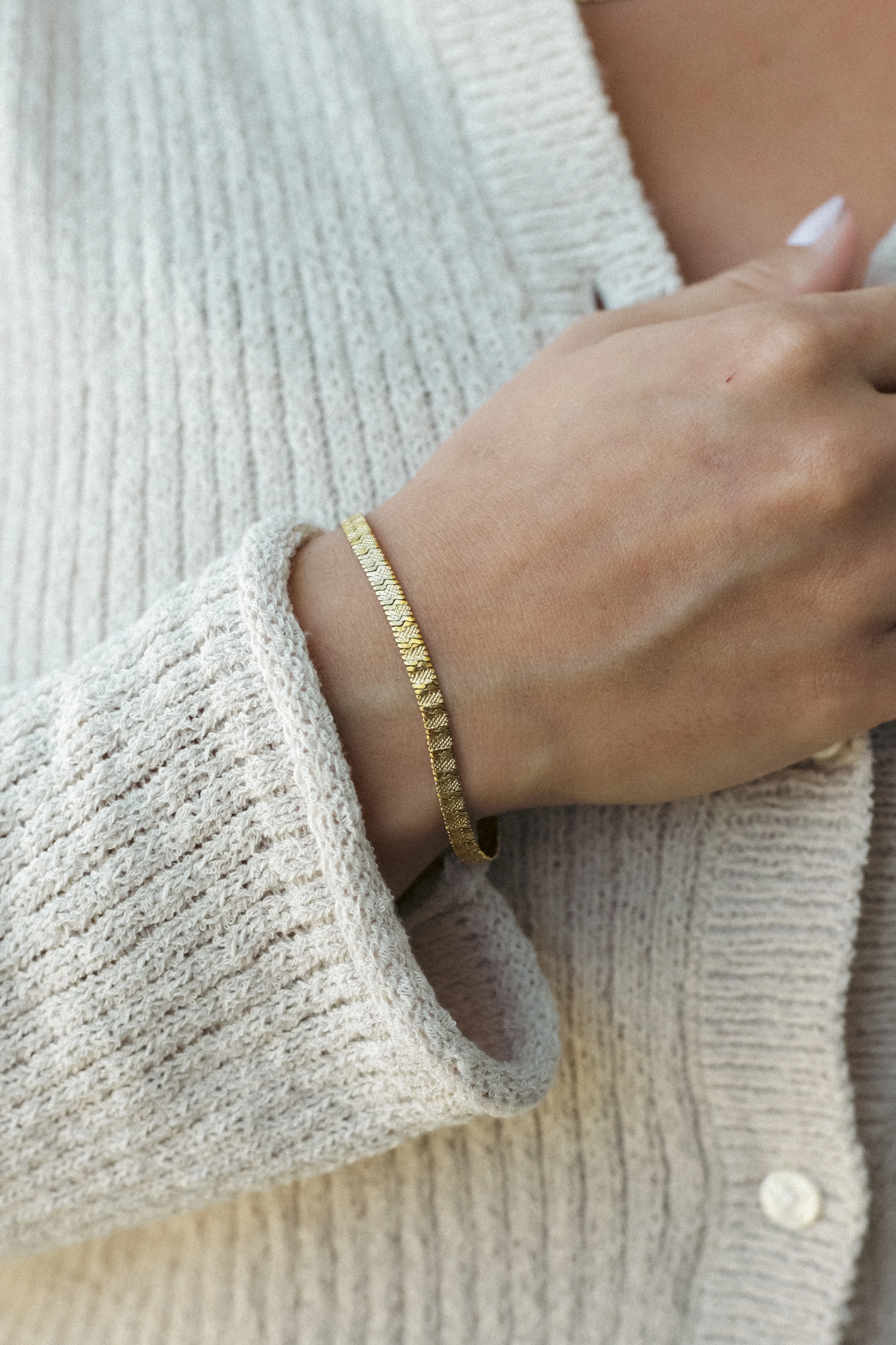 STRIPED FLAT CHAIN BRACELET. - Image 2